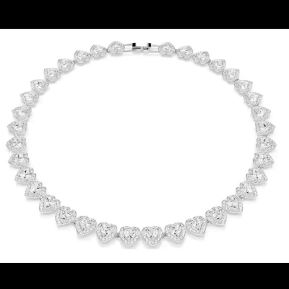 Gorgeous heart tennis necklace with Swarovski elements